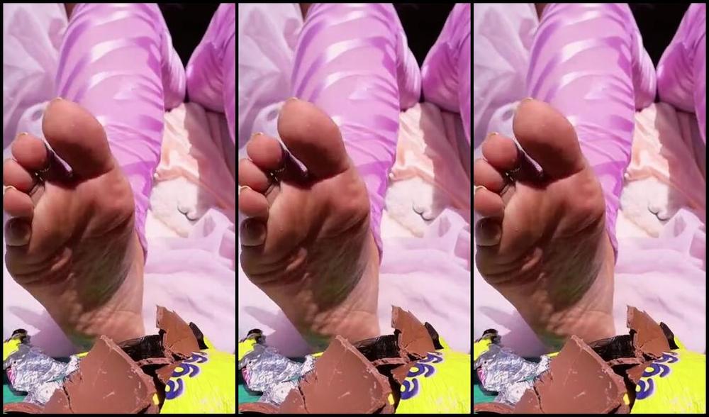 Footsiegalore 04 20 2025 Onlyfans Video Happy Easter I Had So Much Fun Crushing This Chocolate Yumminess Under My Feet J97