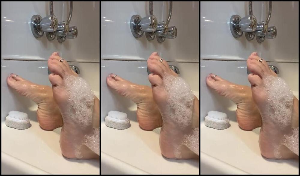 Lezlyan Nicknamed La Little Dancer Feet Onlyfans Peek A Boo Feet I Just Love Taking Baths Being Warm And Wet Is One Of The