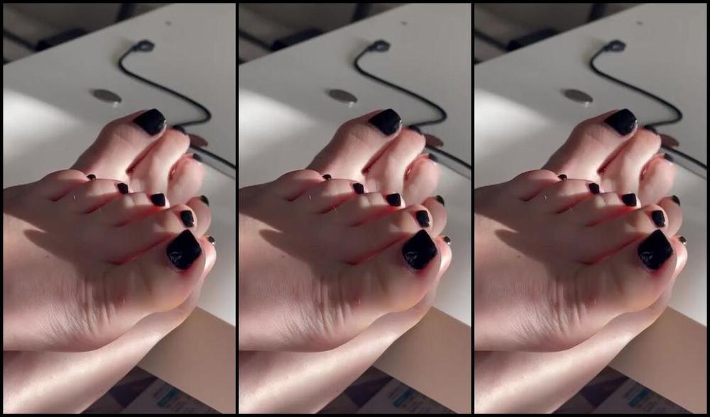 Gabrielle Coyle Nicknamed Gabbyraee1 10 04 2024 Onlyfans Video Toe Wiggling With My Black Pedi