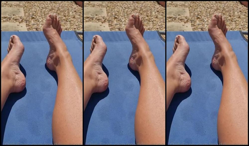 Maddison Spoilt Nicknamed Maddisonspoilt Onlyfans Just Relaxing In The Sun