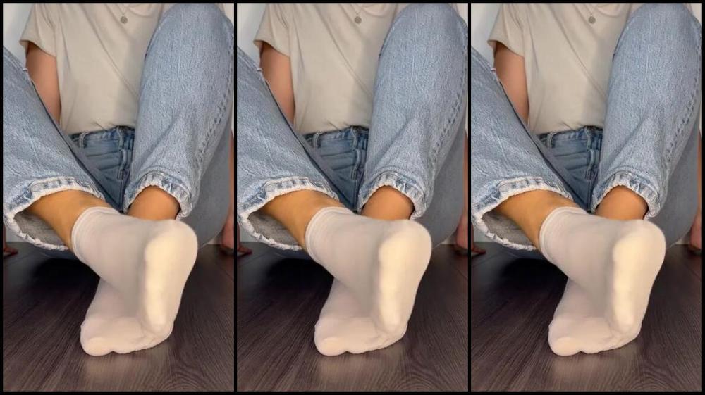Sarina Jones Nicknamed Sarinajones 03 06 2025 Onlyfans Video Ill Let You Have A Look At My Clean Tommy Hilfiger Socks
