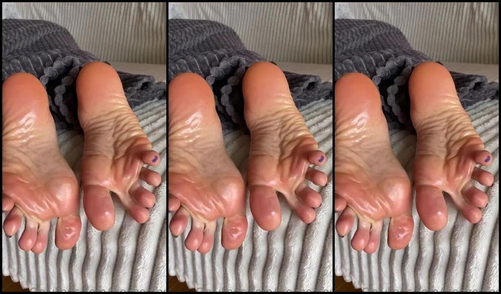 Froggeevip Onlyfans Join Me Under The Blanket