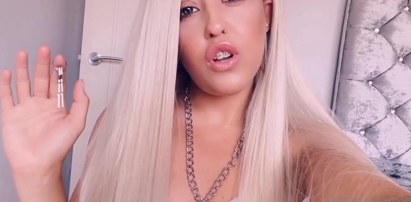 Miss Evie Lock Nicknamed Missevielock Onlyfans Mmm Look At What Your Queen Has Here A Brand New Chastity