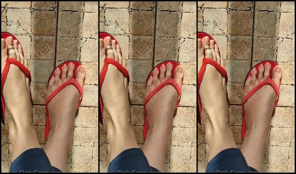 Olga Infinity Aka Olgainfinity Onlyfans My Natural Toes I Think What Color To Paint 1