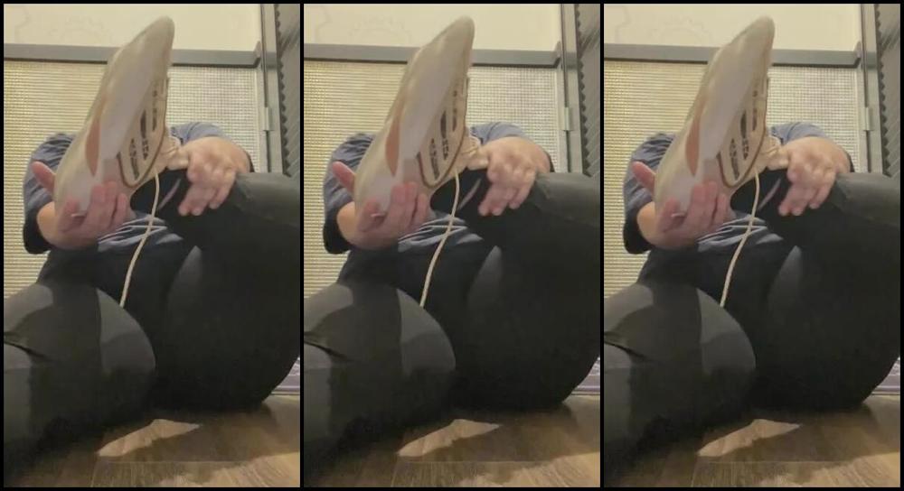 Aminamarie Onlyfans Me At The Gym Showing My Ass Should I Do Public Feet 1 Pr3