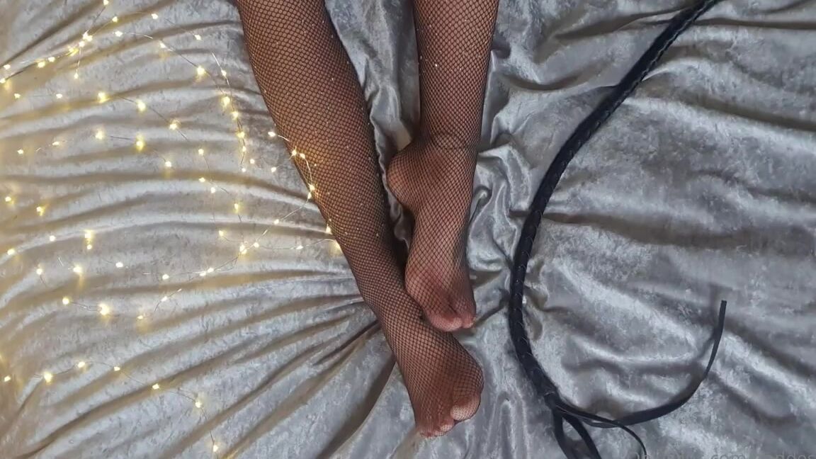 Miss Evie Lock Nicknamed Missevielock Onlyfans Mmm Arent My Fishnet Soles Just So Mesmerising I Know Youd