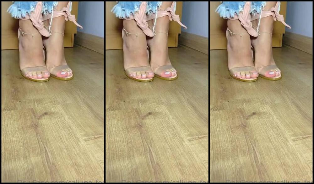 Caliupe Feet Nicknamed Caliupe Feet Foot Fetish 02 03 2022 Onlyfans Video You Chose The Sandal