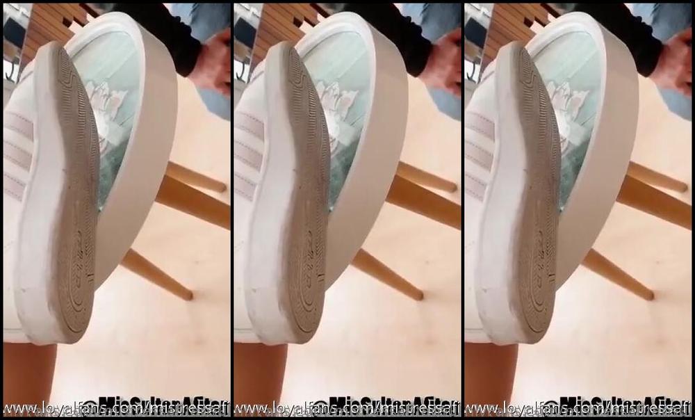 Onlyfans Model Mistress Afitap Aka Mistressafitapsultanayakkablarmn Altlarn Ok Iyi Temizle Kpek U237669577