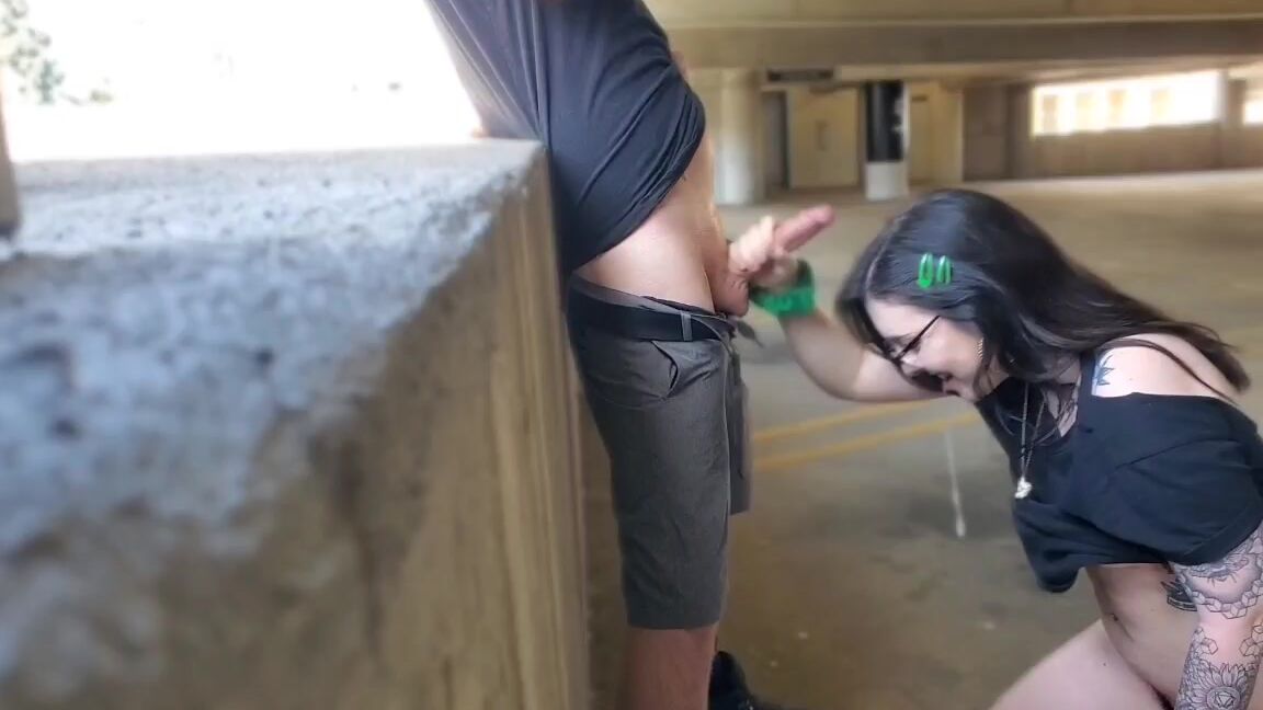 Svnflowerqueen Parking Garage Blowjob