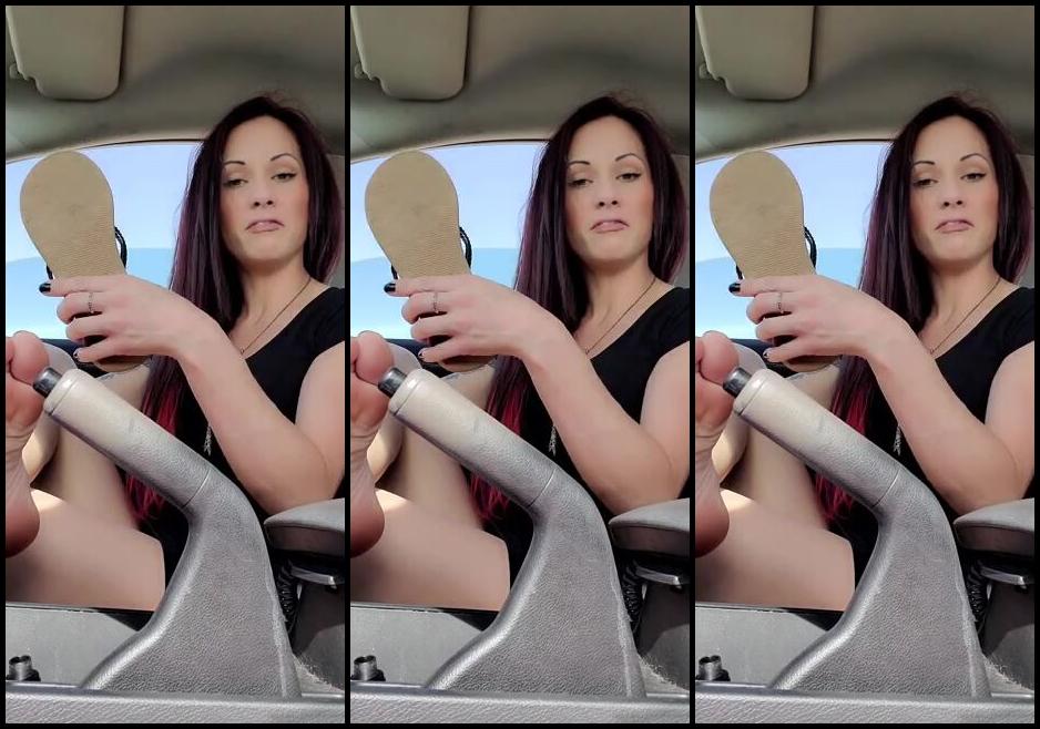 Mssjada Nicknamed Mssjada Onlyfans Foot Worship While Being Watched In The Meijer Parking Lot I Couldnt Help Myself