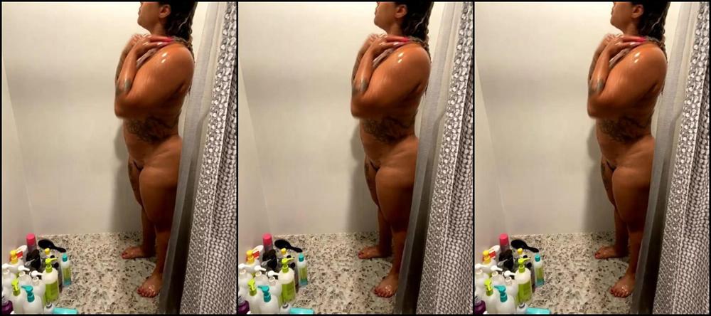 Denalii96 721000678 08 17 2020 Stream Started At 08172020 0744 Pm Get Ready With Me Shower Time