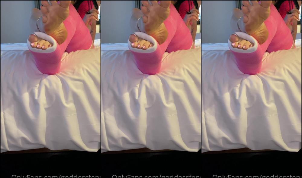 Goddessfendi 1391076332 12 05 2020 Don T My French Tip Toes Look So Sexy Peeking Out Of My Cast Don T You Want