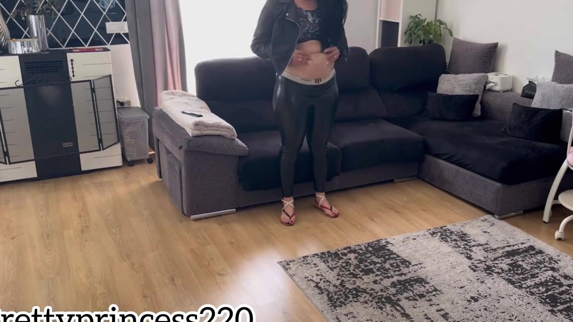 Prettyprincess220 04 23 2024 Onlyfans Video Huge Farts And Burping Loud In Latex Leggings And Leather Jacket