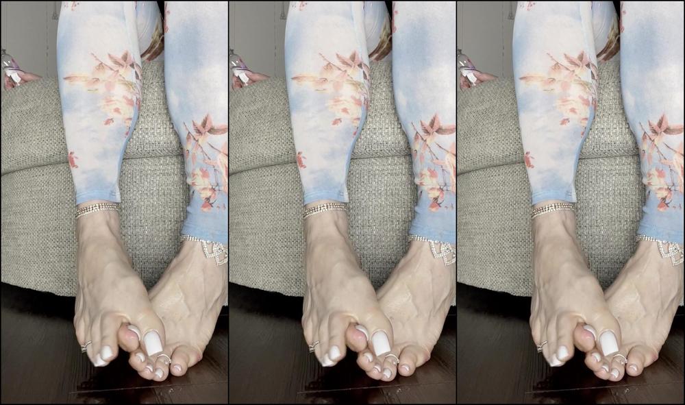 Goddessfendi 3093679179 11 19 2023 Cum Suck These Pretty White Toesssss And Lick My Soles