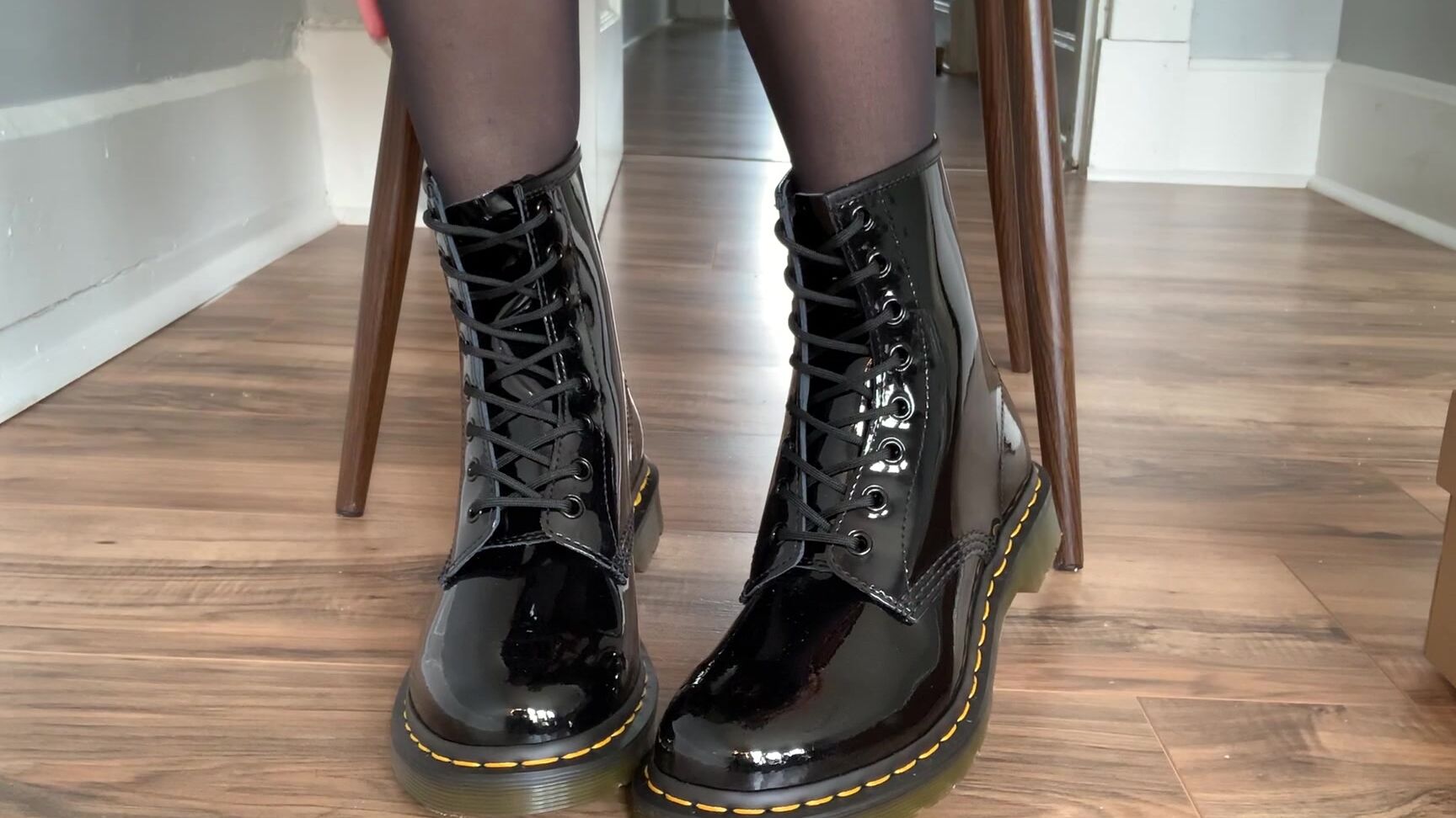 Nina Crowne - Bootlicker POV ManyVids