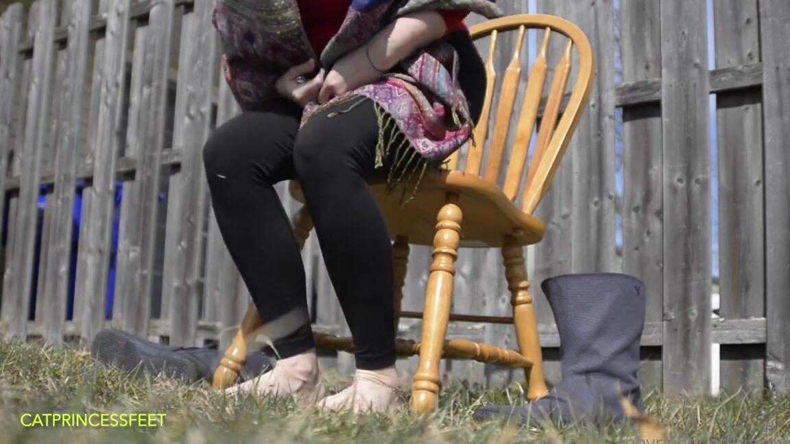 Catprincessfeet Onlyfans Hungarian Milf Backyard Foot Show You Lay In The Grass And Notice Shes Recording Videos Of Her Feet