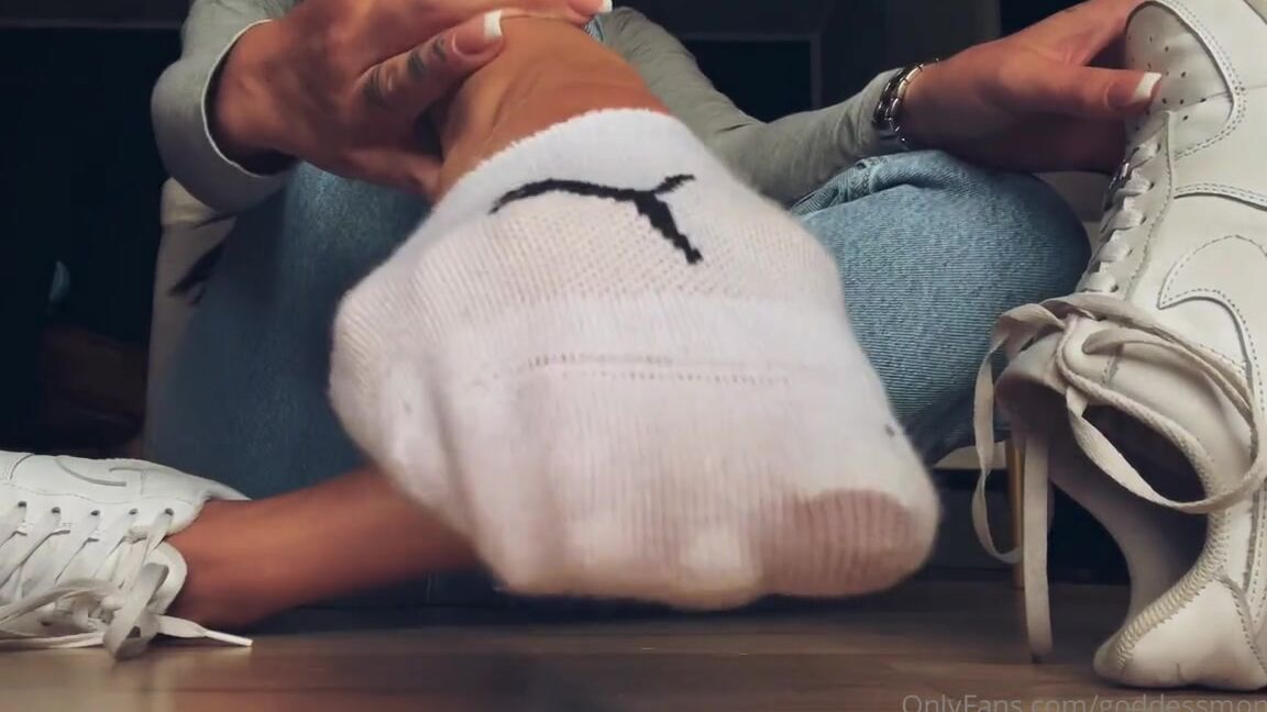 Goddessmona 91 Onlyfans Puma Ped Socks Liebe Ich Besonders Gerne Du Auch Wir Schauen Gemeinsam Wie Sie Nach Einem Tag Aussp