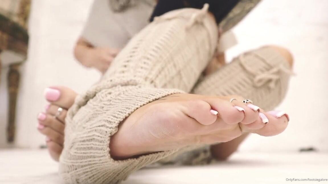 Footsiegalore Onlyfans Close Up Vid To The New Pedi And A Peek Into Footsies Reading Corner Xql