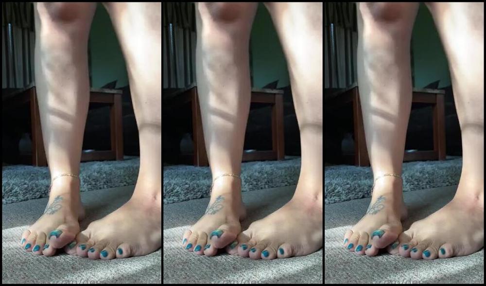 Deedeericanfeet Onlyfans As Requested Walking And Showing Side Views