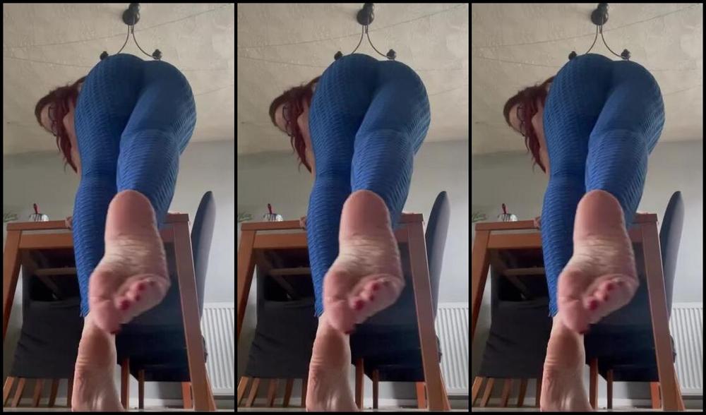 Joeyofarches Nicknamed Joeyofarches Onlyfans Wanna Watch Me Paint And Tease You With My Arched Meaty Soles And Long Thick Legs