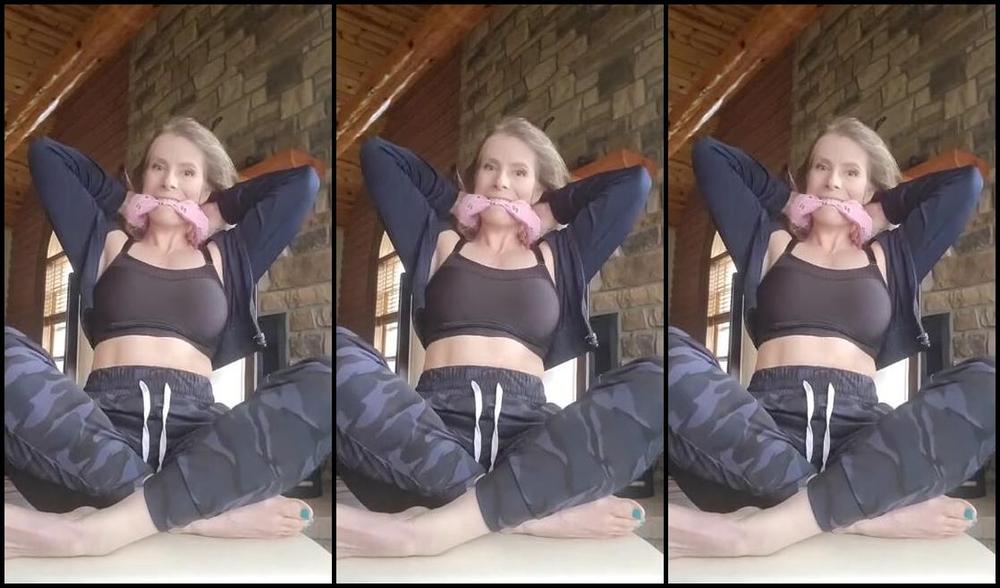 Claire Irons Nicknamed Claireirons Onlyfans Cleave Gag Anyone Doing Some Self Gagging With A Beautiful Bandanna So May Different Ways To