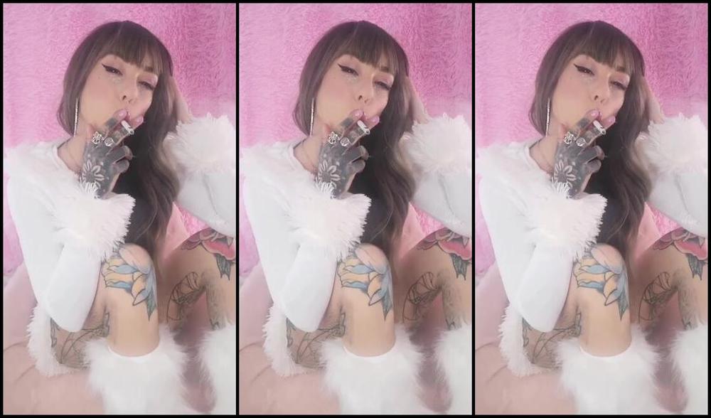 Queen Kinkerbell Nicknamed Kinkerbell23 Onlyfans Feeling Warm Snug And Extremely Cosy Wrapped Up In My White Skintight Fluffy Dress Do You