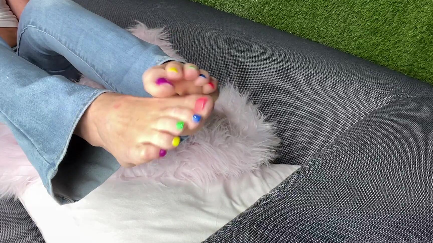 Flirtypaws My Guy Got Called Into Work So Just Me Rubbing My Jellybean Toes While Getting Wet For Hi