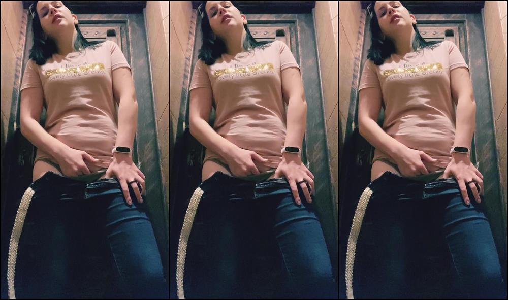 Amateur Solo, Masturbation, Orgasms, Outdoors, Public Outdoor lovely-brunette-masturbates-pussy-in-pub ManyVids