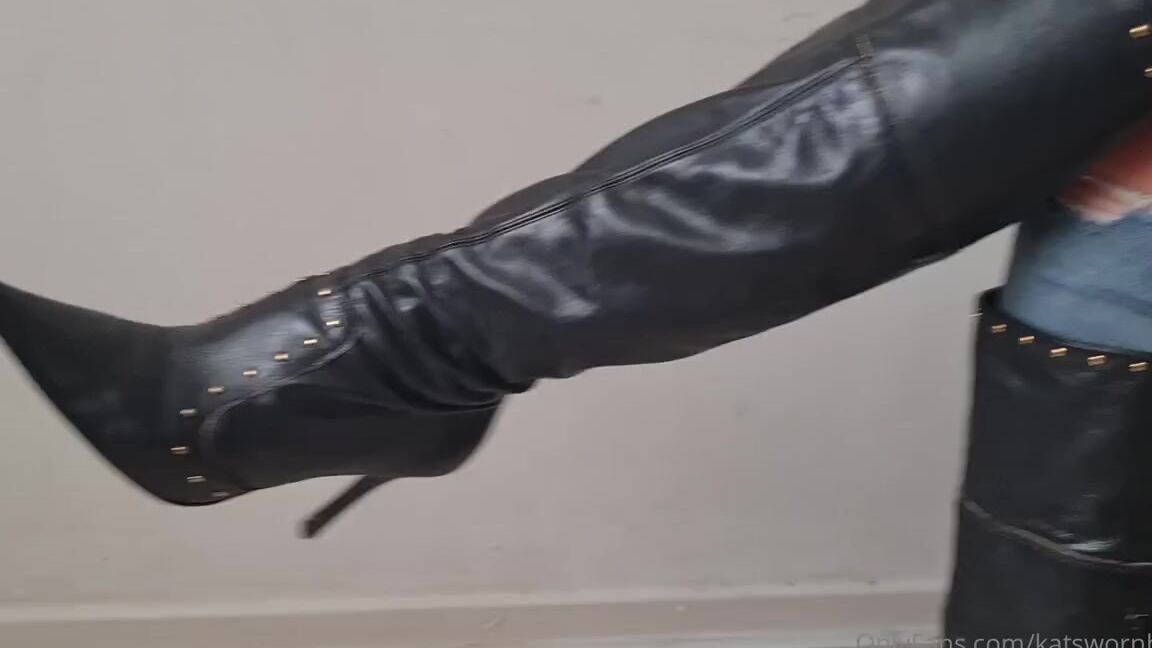 Kats Worn Heels Nicknamed Katswornheels Onlyfans Video Of Me In My Faith Boots Who Would Trade Places With The Rug