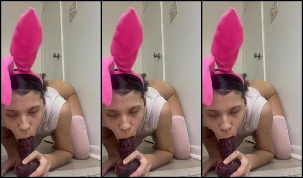 Theunholychi Nicknamed Theunholychi Onlyfans Making A Mess