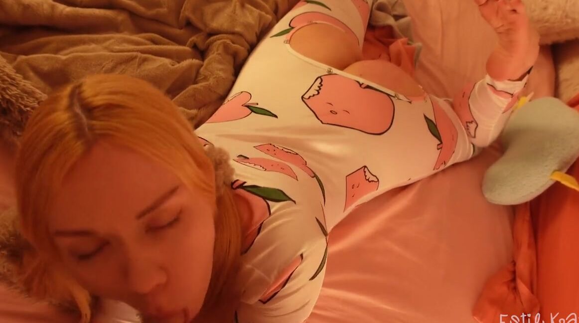 EstieKay Отчим лечит анальную зависимость падчерицы. Belly Down анал  xhamster