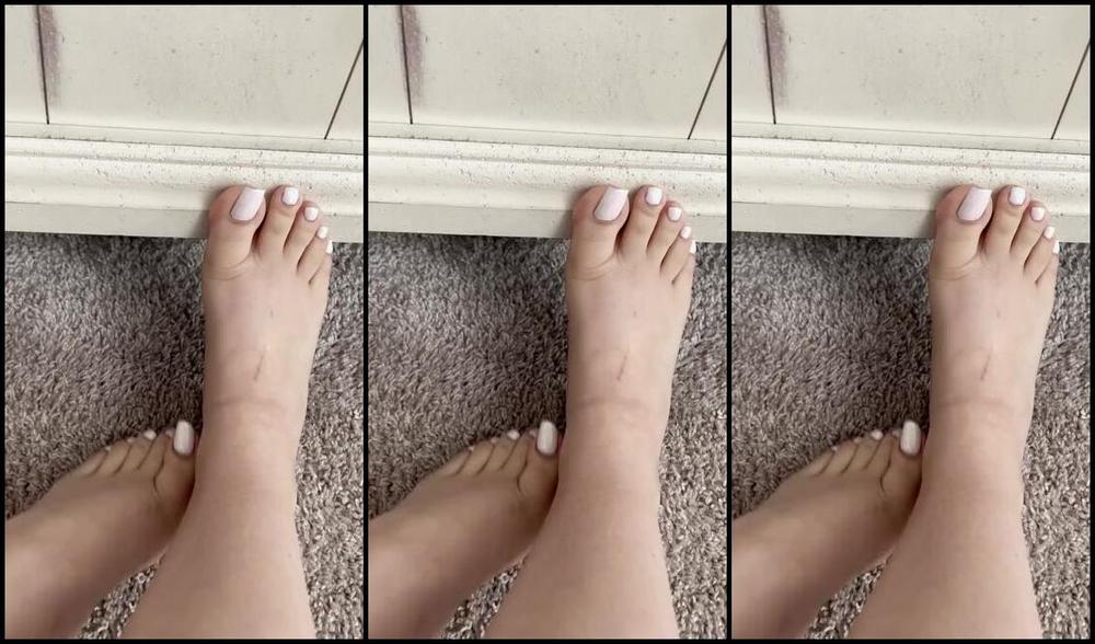 Sweetiestoes Aka Yourfeetsweetie Onlyfans What Would You Do If My Perfect Toenails Were Laying Right In Your Lap
