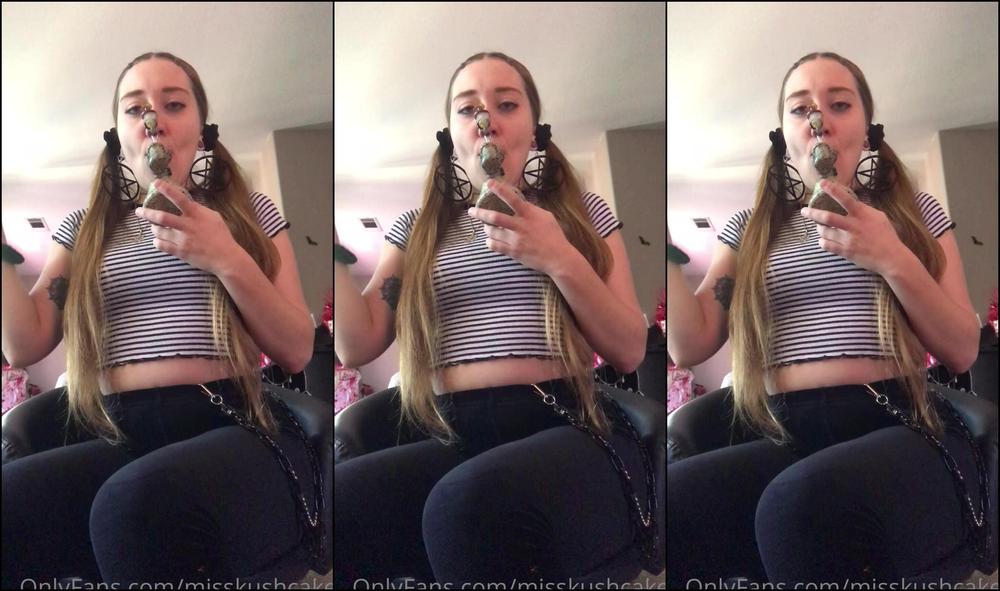 Misskushcakes 2025406311 02 05 2021 Happy Frihighhday