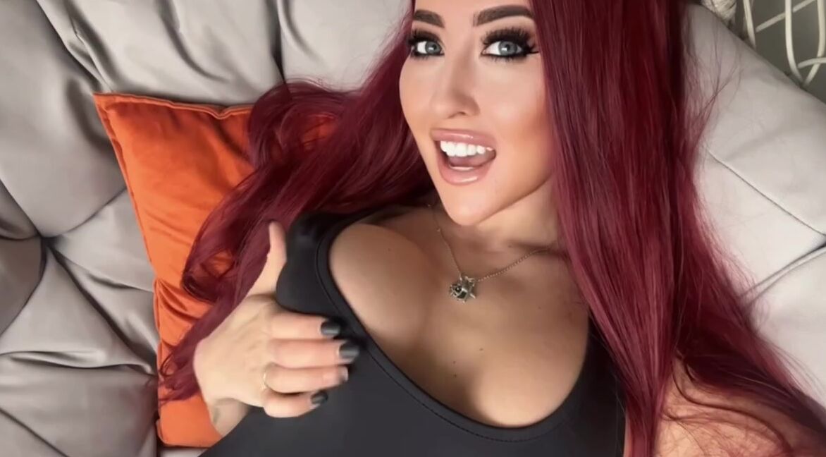 Miss Evie Lock Nicknamed Missevielock Onlyfans How Would You Earn Your Cummy From Miss Lock