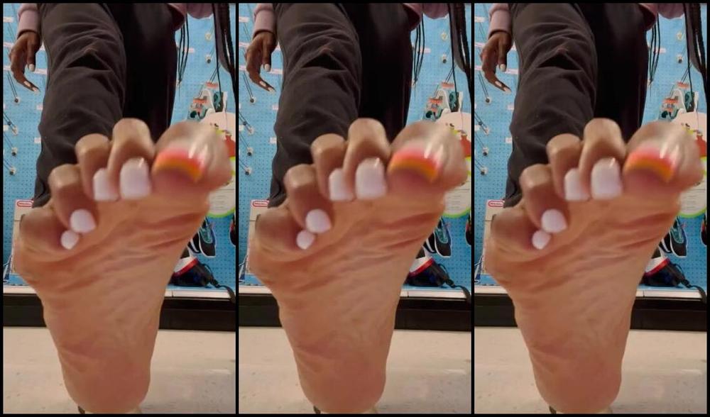 Torisoless Onlyfans Teasing In Target