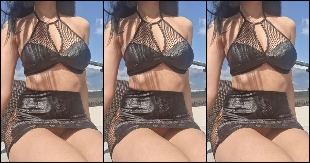 Atomicbrunette18 576