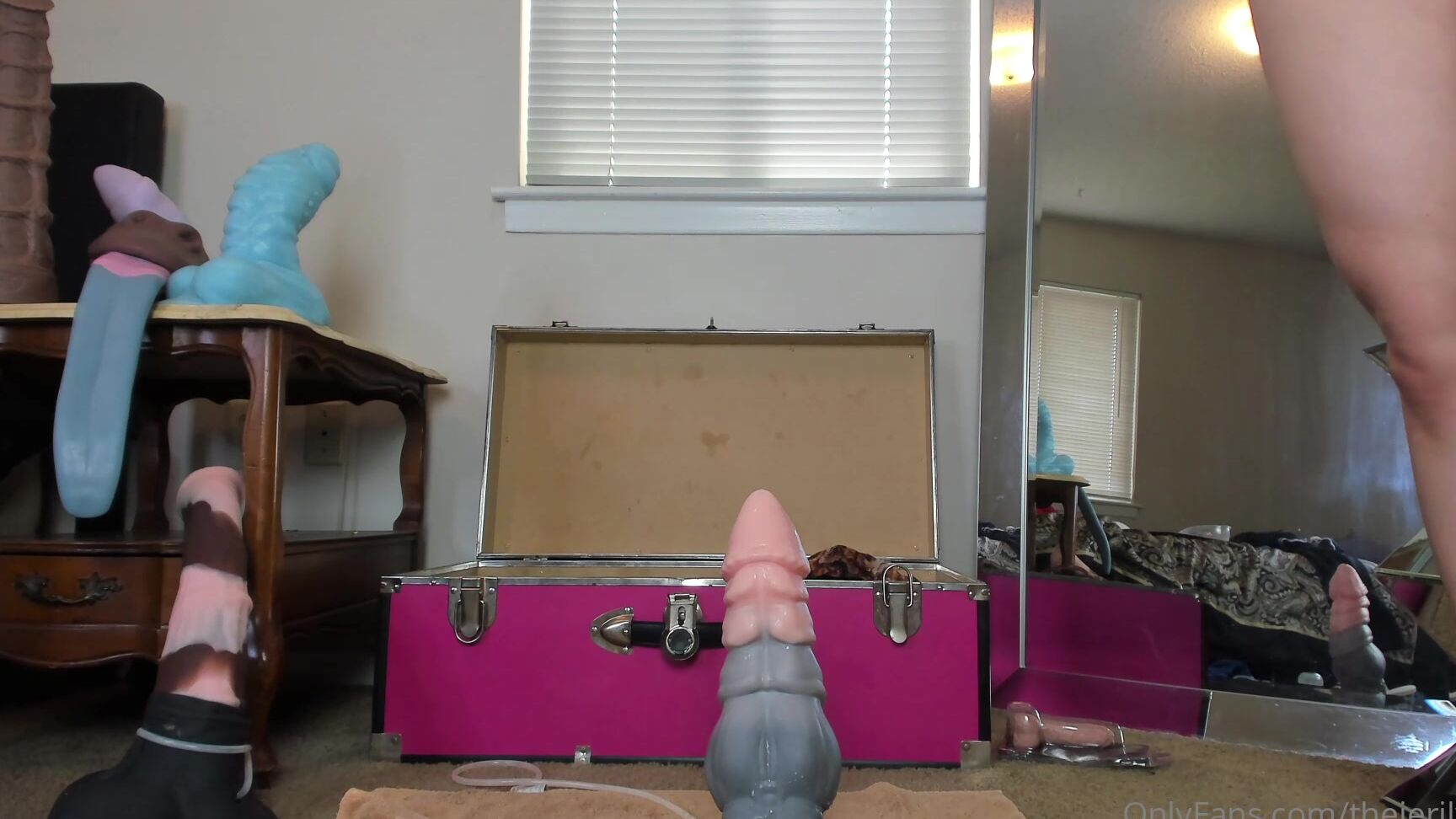 thejerilynn-27-03-2021-2066487932-private-chat-cumming-twice-on-nova-and-with-a-giant-wand-vibrator