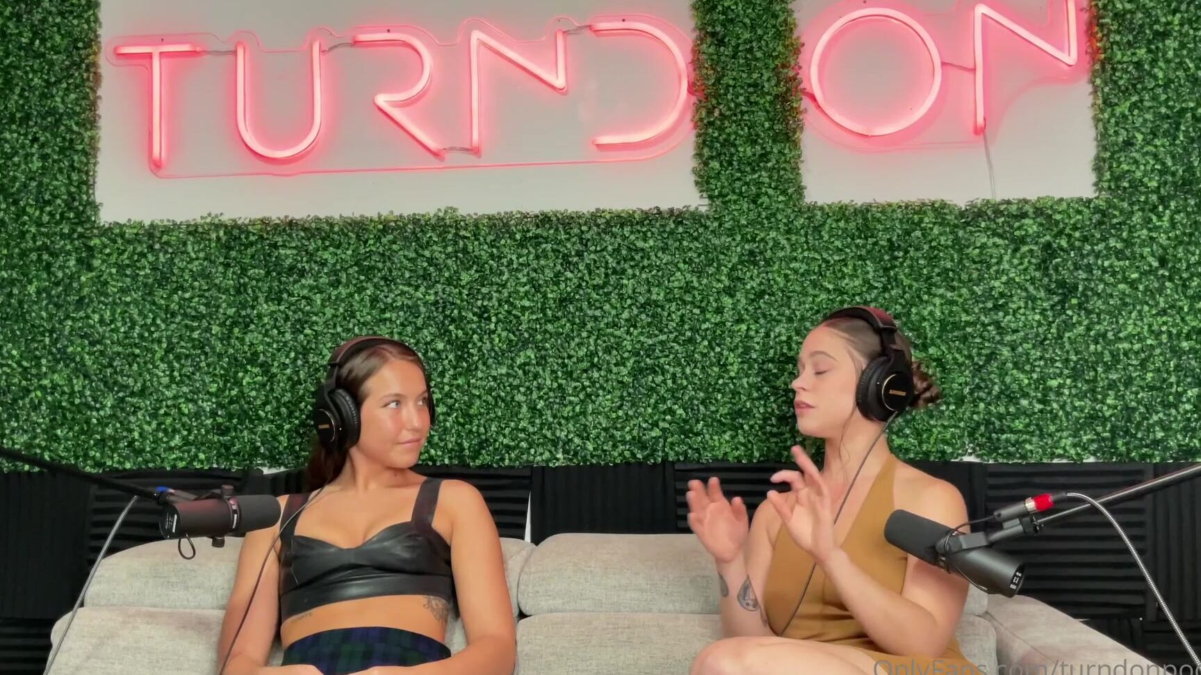 Turndonpodcast Uncensored Violetreignxx And Thejosietucker Full Episode Watch Them Fuck