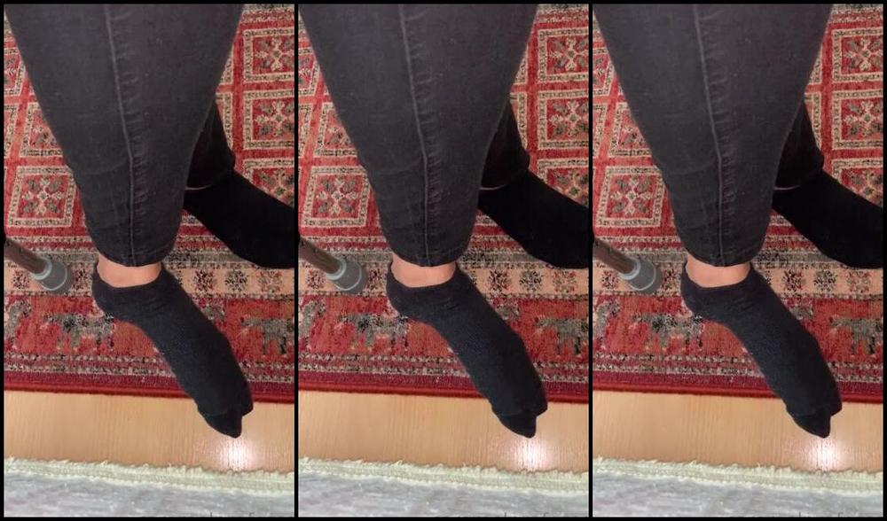 Puja Nicknamed Caramelprofessor Onlyfans Taking My Stinky Socks Off After Being At Work All Day Do You See My Sock