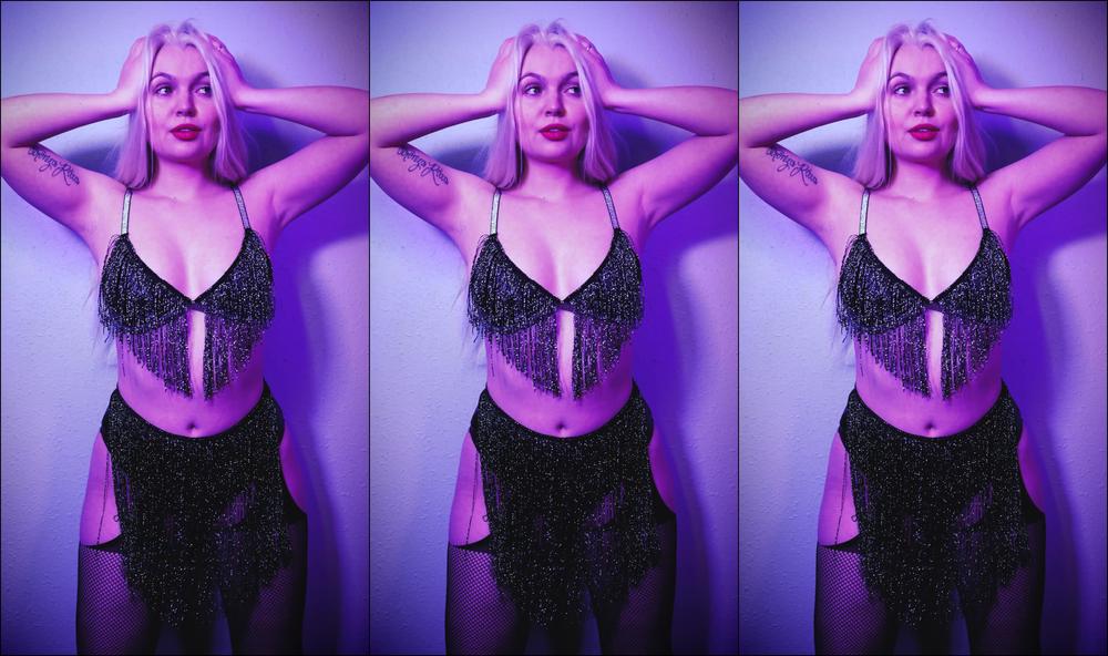 Wtf Hailee Strip Tease I Love Taking My Clothes Off While Dancing