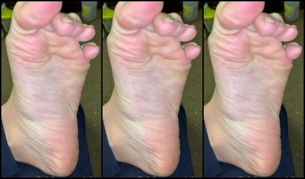 Natasha Aka Vibez3 Onlyfans Showing My New Color Toes Sweaty Soles Up Close