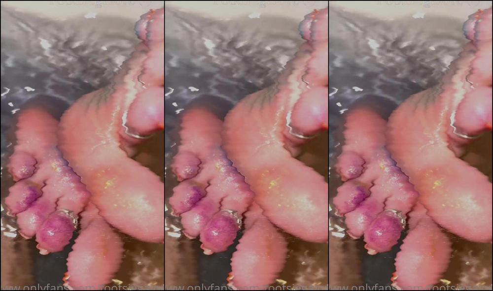 Footsiegalore Up Super Close To My Wet Feet With My Bath Bomb Fizzing Away Look At How Delicious My Wet