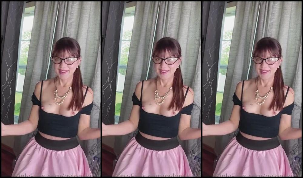 Nylonskitten Nicknamed Nylonskitten 10 30 2021 Onlyfans Video 2 Part Video Just Got Back From The Sock Hop And Ready To Tease You Just