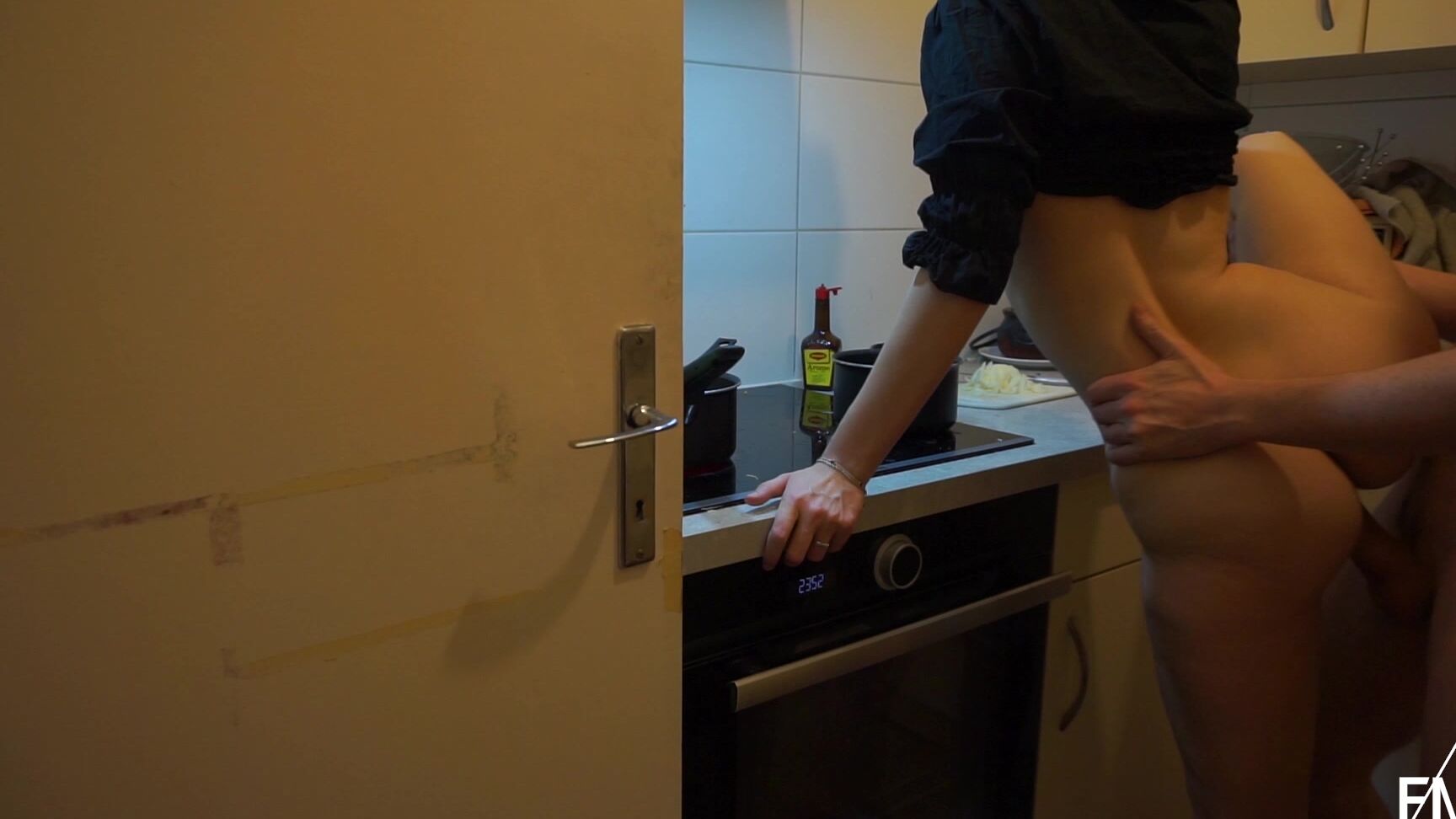 Amateur, Boy Girl, Cooking, Cumshots, Doggystyle ephemere cam quickie in the kitchen ManyVids