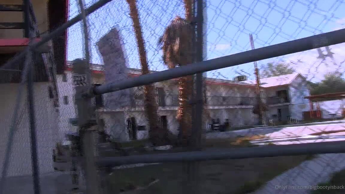 Bigbootyisback Busted By The Cops Trying To Give A Bj At An Aband