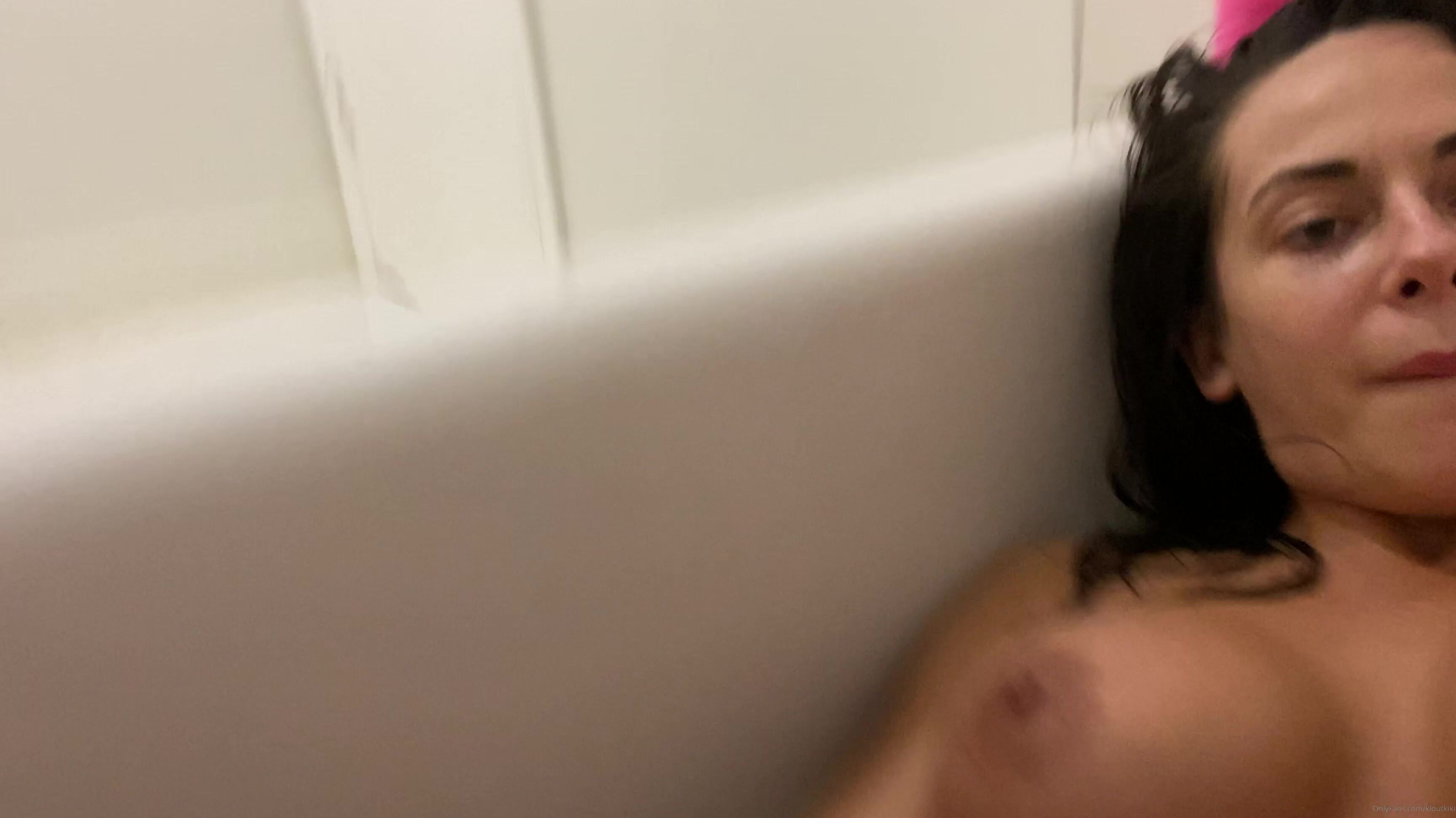 kloutkiki-10-02-2020-147097156-i-m-doing-bad-things-to-myself