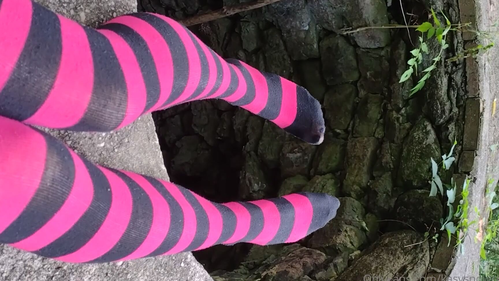 Kasysnowpremium Taking My Shoes Off In The Dangerous Parts Of The Historic Trail And Putting My Feet In Th