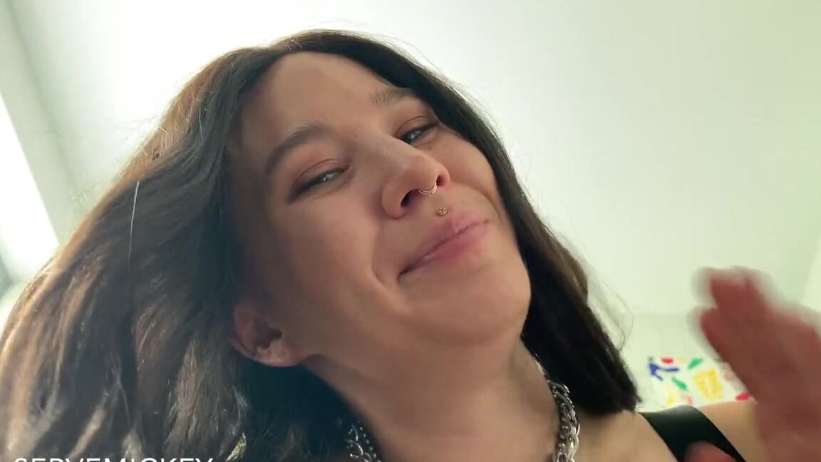 serve princess mickey spit dumpster has full meal Clips4Sale