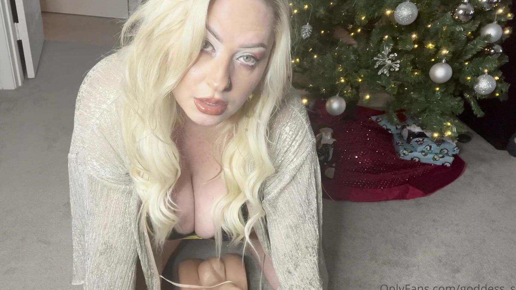 Goddess Siham Roleplay Christmas Cums Early With Step Mom