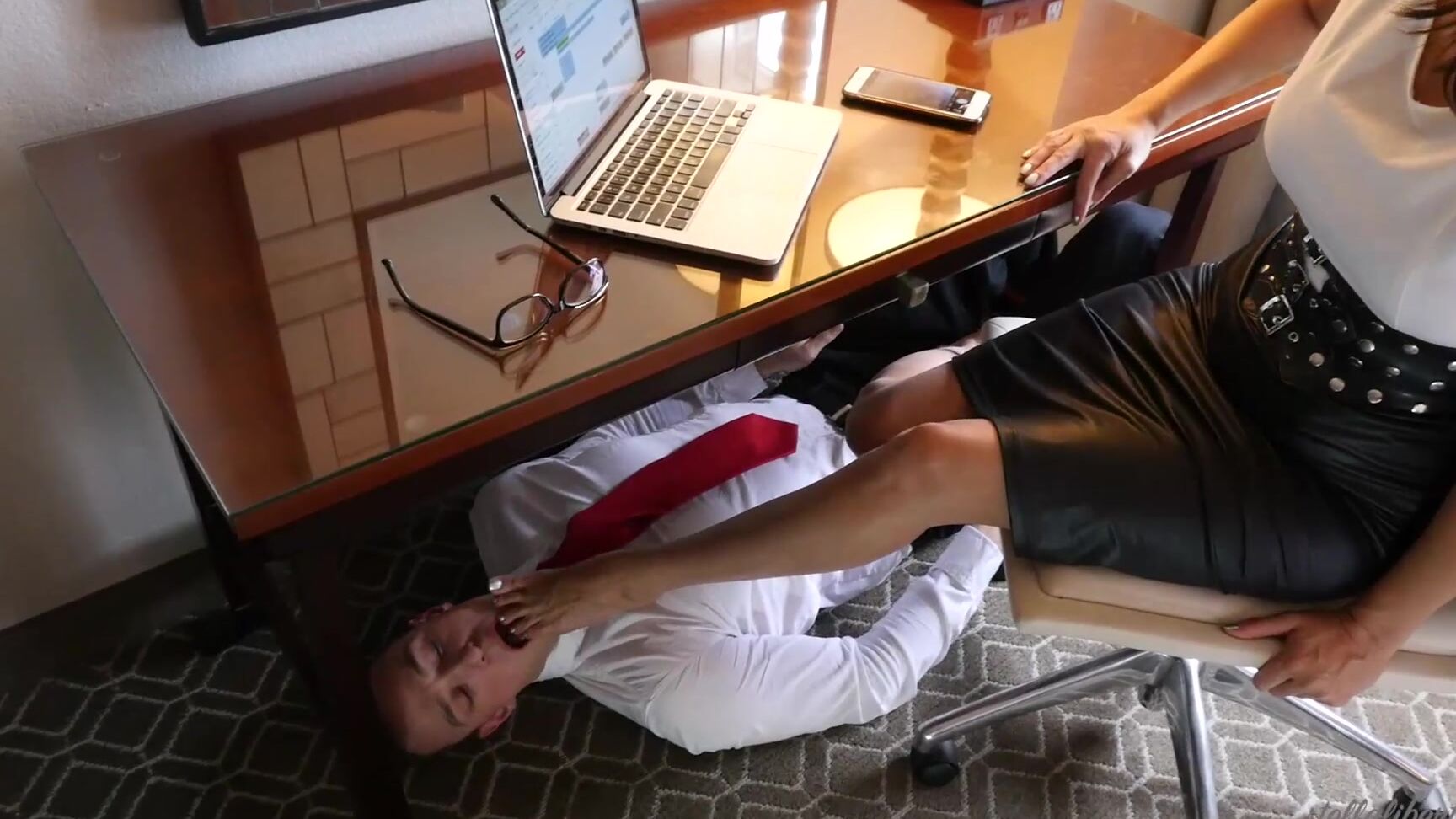 Foot Worship, Femdom Stella Liberty Everyone Starts At Ground Level SiteRip